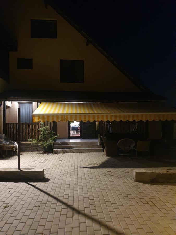 Pensiunea Relax Curtea De Arges Luaran gambar