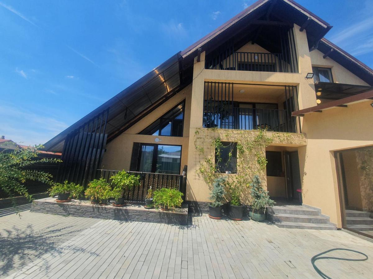 Pensiunea Relax Curtea De Arges Luaran gambar
