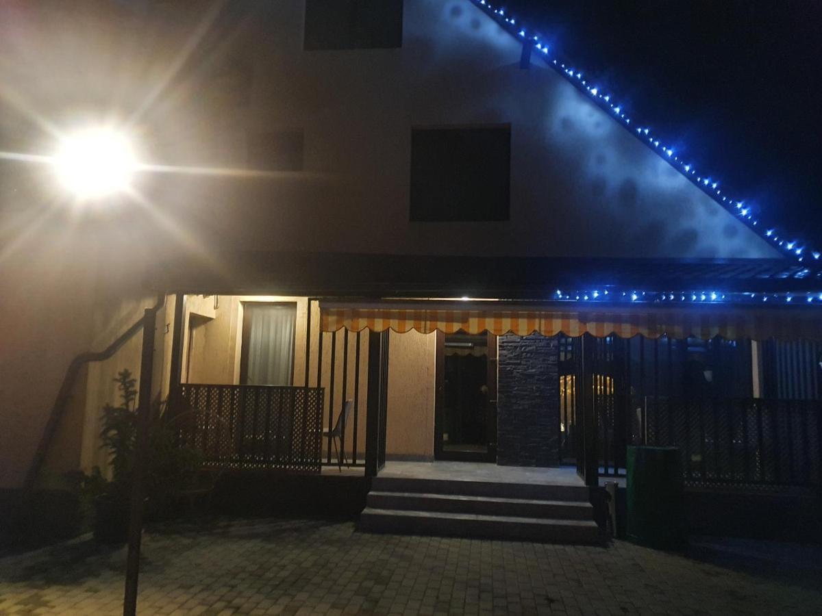 Pensiunea Relax Curtea De Arges Luaran gambar